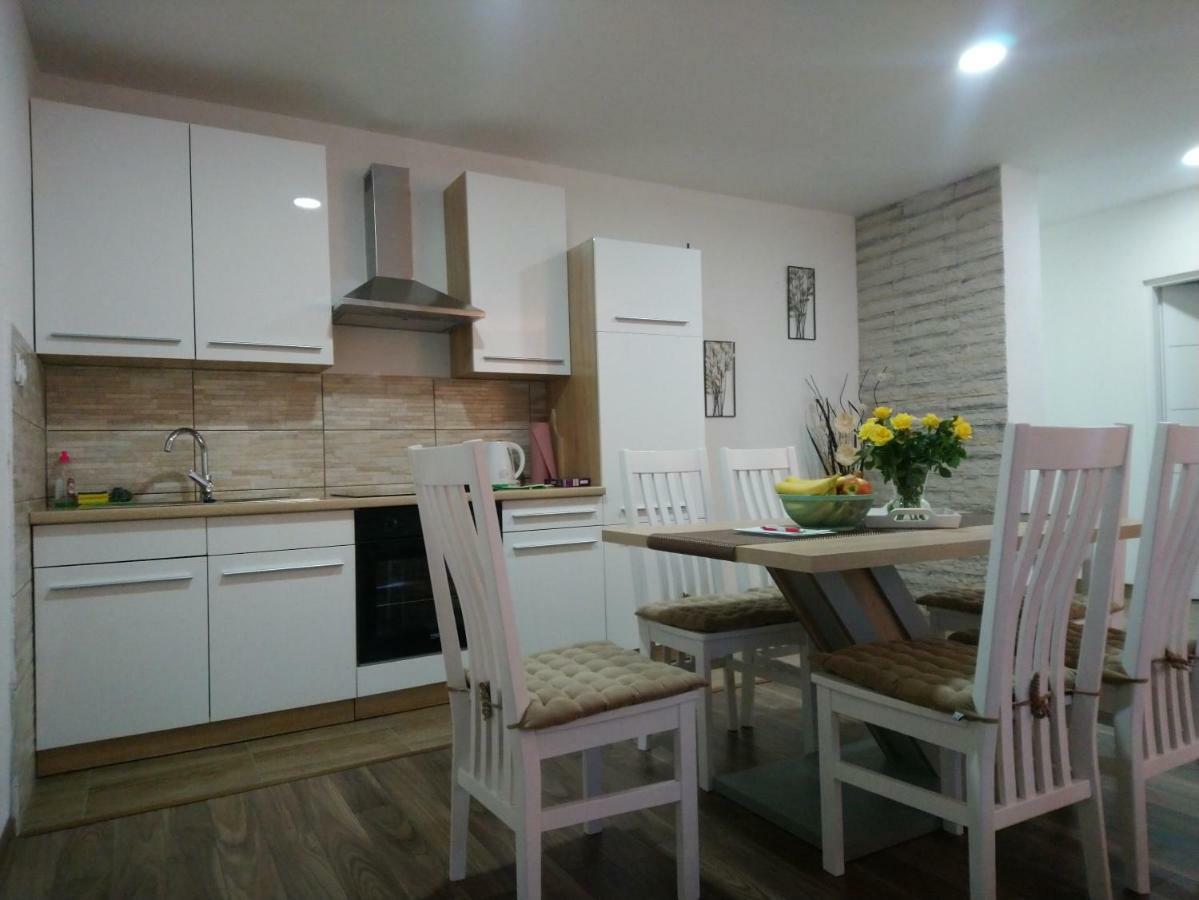 Apartman Danijela Otočac Exterior foto